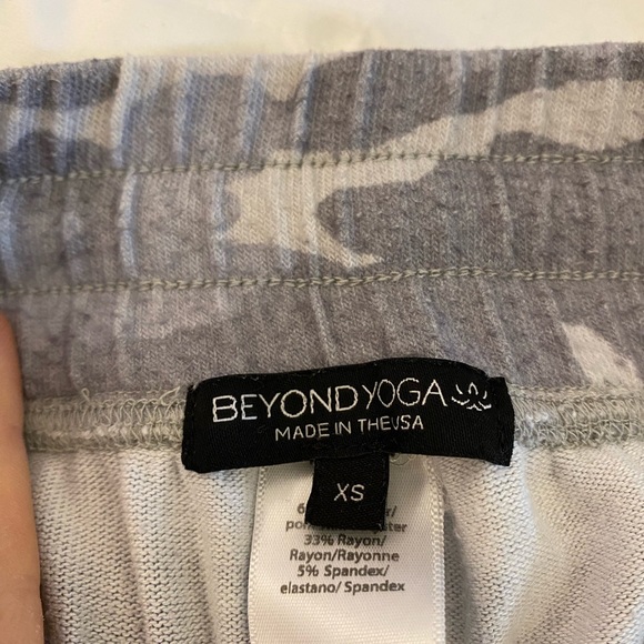 Beyond Yoga Hacci Sweatpant in Gray Camo Heather - Picture 3 of 3